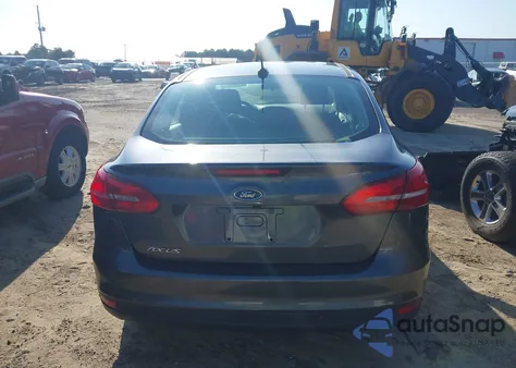 2017 Ford Focus S z USA, uszkodzony, nr VIN 1FADP3E26HL242543